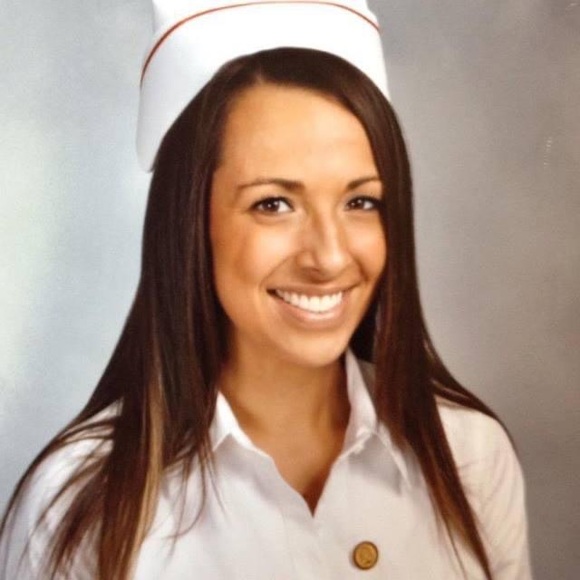 Meet your Posher, Amanda Young - Picture 2 of 6